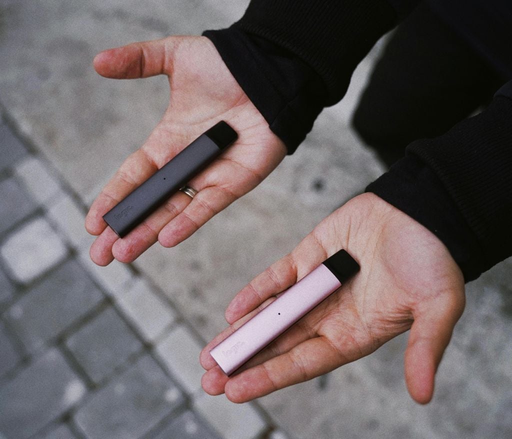 Orvosok figyelmeztetnek: az e-cigi már 12 éves gyerekeket is veszélybe ...